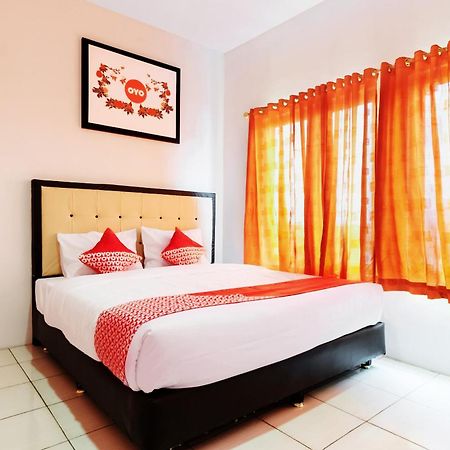 Oyo 622 Bakti Homestay Медан Екстер'єр фото